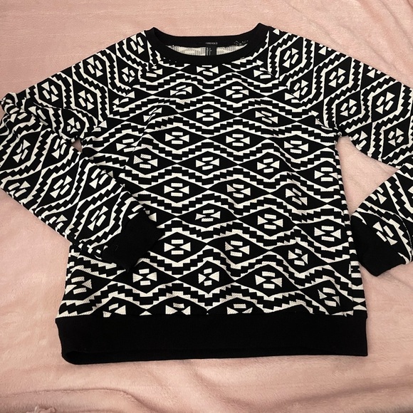 Forever 21 Geometric Sweater🖤 - Picture 1 of 4